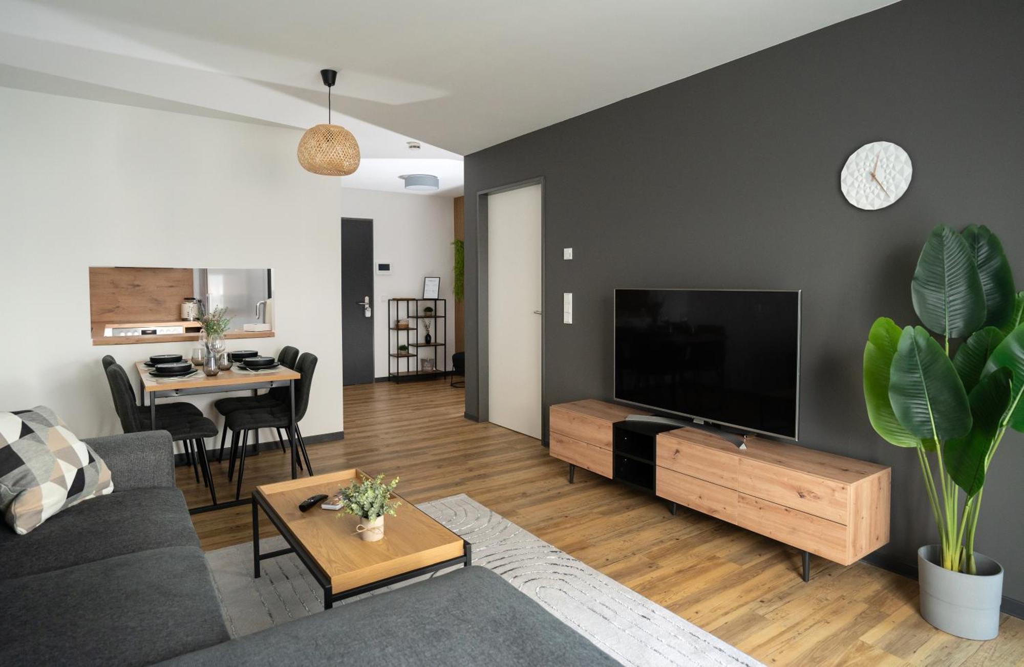 Apartment Reitz - I Zentrale Lage I Stellplatz I 55qm I 2 I Kueche I Bad I Terrasse *