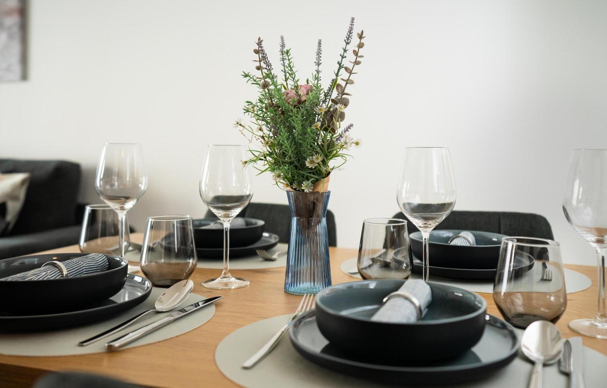Reitz - I Zentrale Lage I Stellplatz I 55qm I 2 I Kueche I Bad I Terrasse *