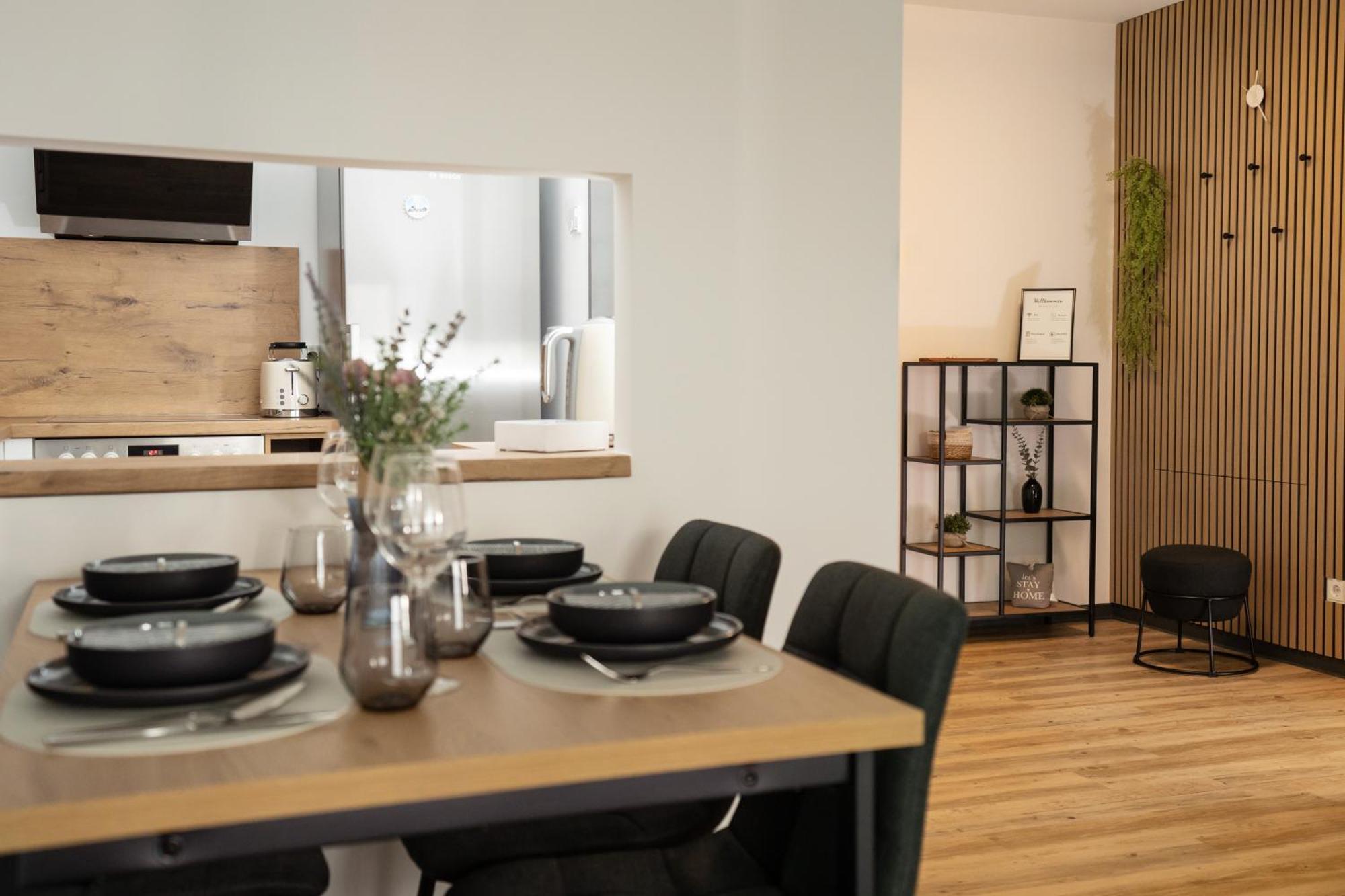 Reitz - I Zentrale Lage I Stellplatz I 55qm I 2 I Kueche I Bad I Terrasse *